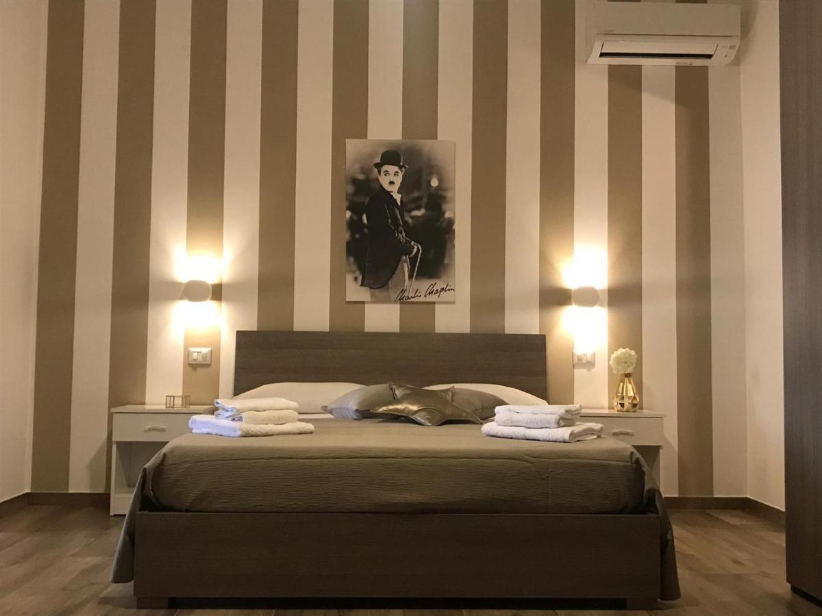B&B Hollywood - Parcheggio Privato Порто-Чезарео Екстер'єр фото