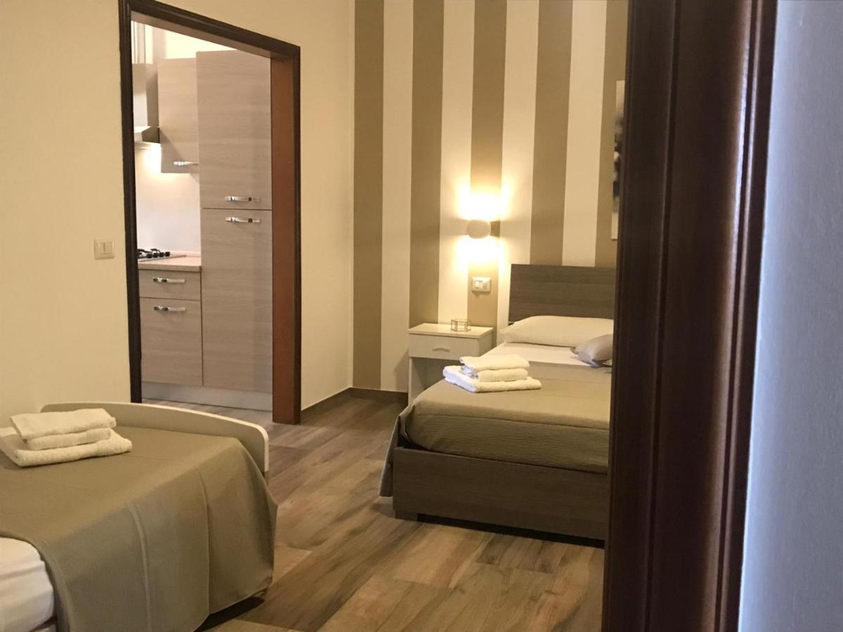 B&B Hollywood - Parcheggio Privato Порто-Чезарео Екстер'єр фото