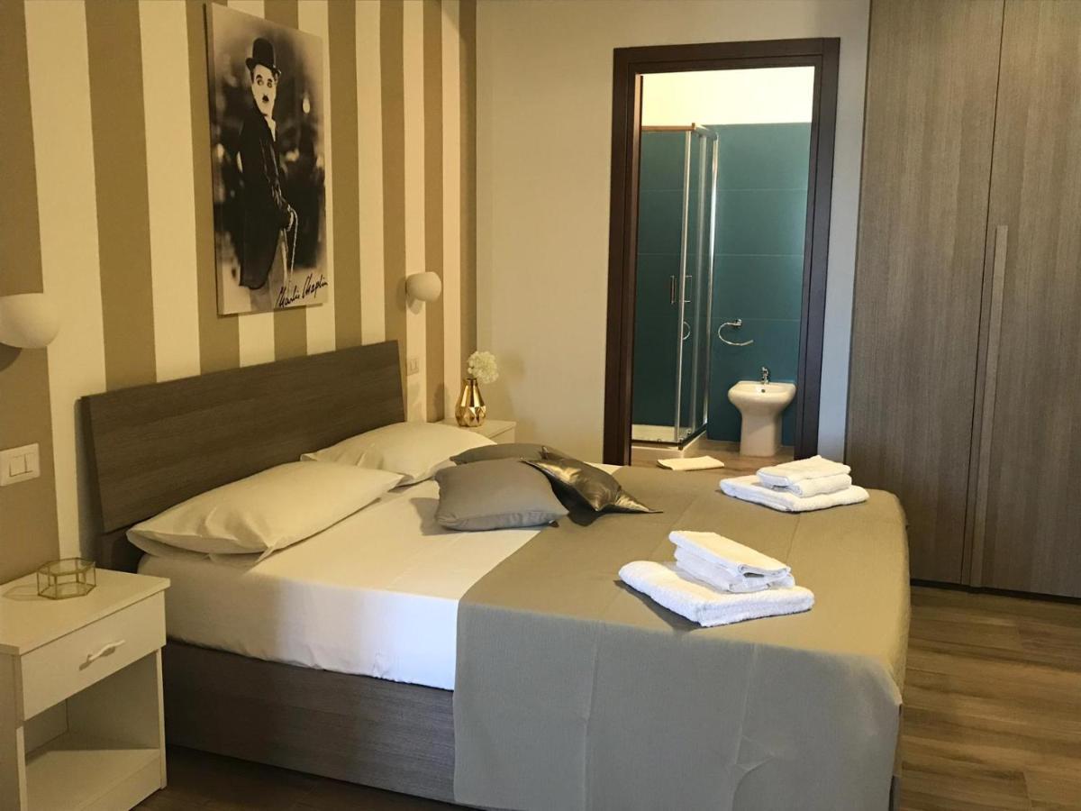 B&B Hollywood - Parcheggio Privato Порто-Чезарео Екстер'єр фото