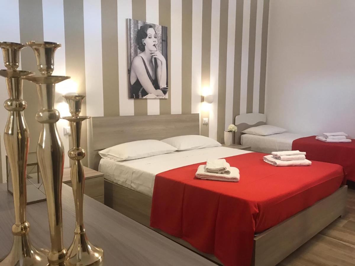 B&B Hollywood - Parcheggio Privato Порто-Чезарео Екстер'єр фото