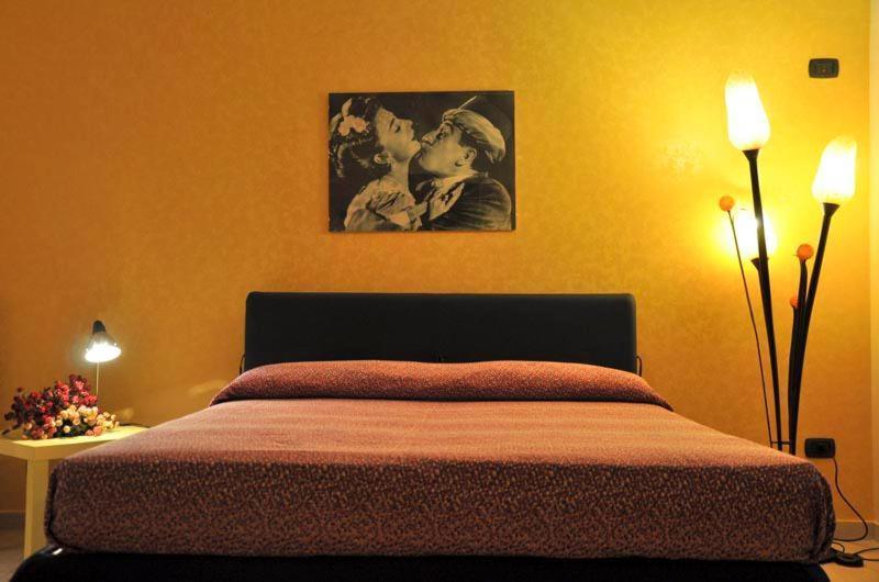 B&B Hollywood - Parcheggio Privato Порто-Чезарео Екстер'єр фото